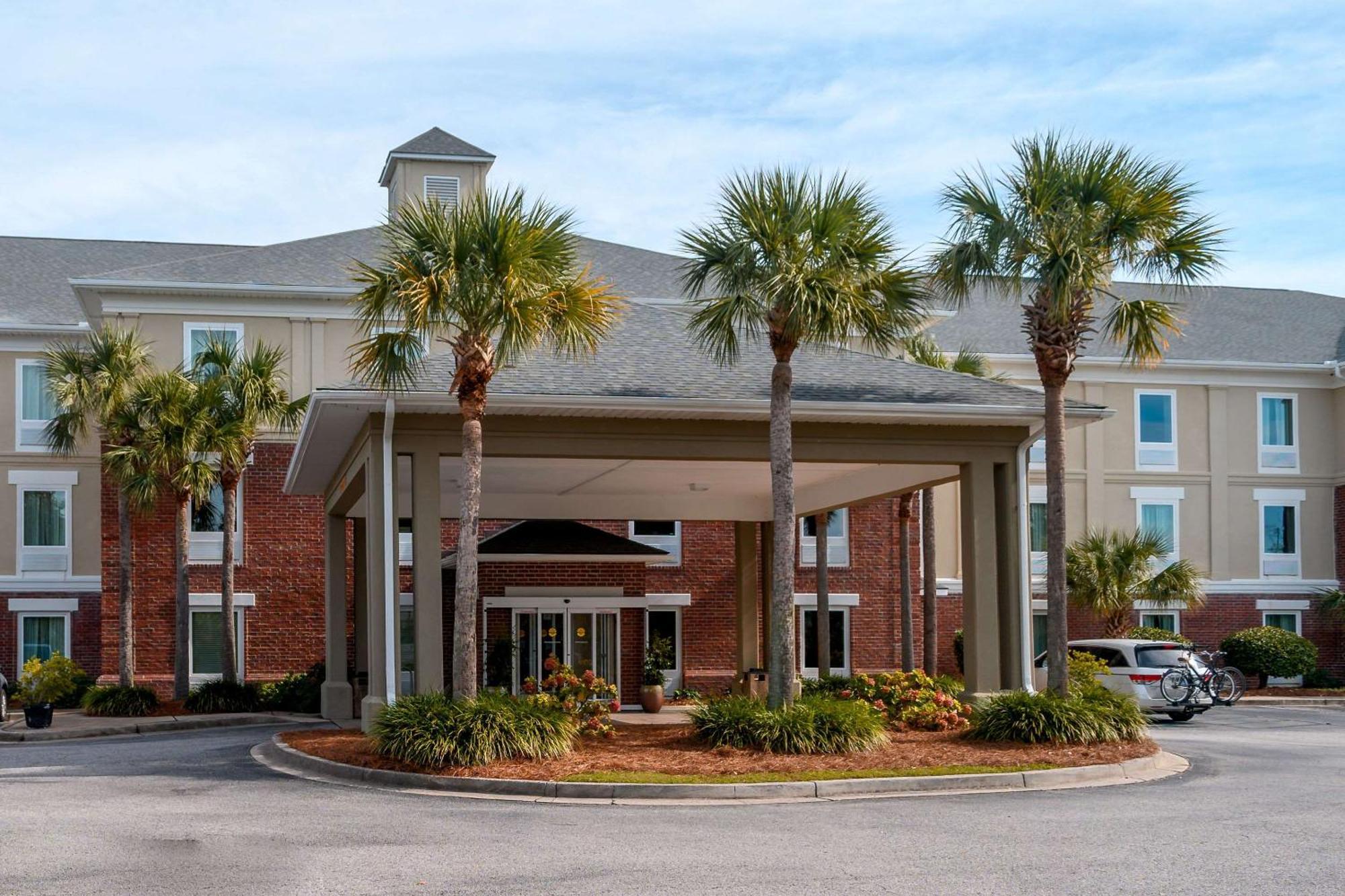 Comfort Inn & Suites Patriots Point Mount Pleasant Exterior photo