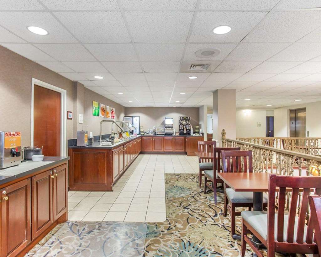 Comfort Inn & Suites Patriots Point Mount Pleasant Restaurant photo