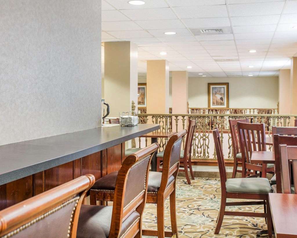 Comfort Inn & Suites Patriots Point Mount Pleasant Restaurant photo