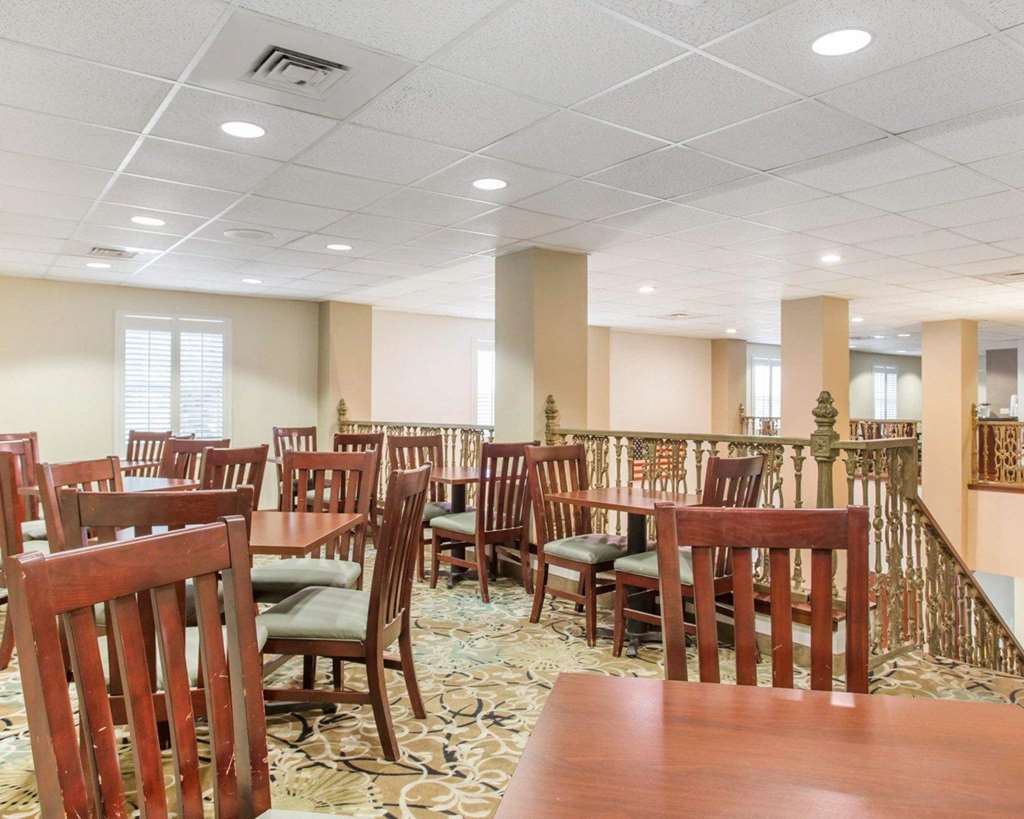Comfort Inn & Suites Patriots Point Mount Pleasant Restaurant photo